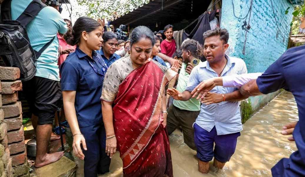  दिल्ली की CM रेखा गुप्ता पर जनसुनवाई में हमला, हमलावर गुजरात का, पुलिस ने पकड़ा, कर रही पूछताछ