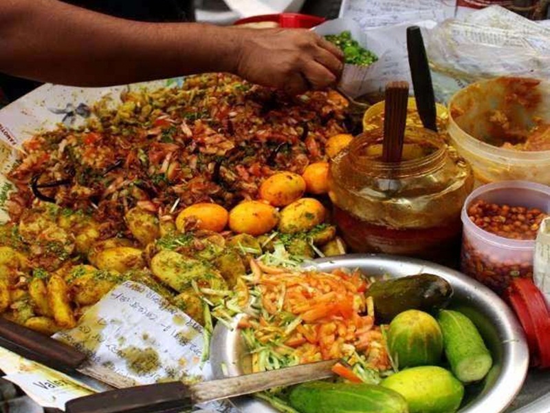 #StreetFoodStories -दिल्ली से लेकर मुंबई तक फूड ब्लॉगर लोकल स्ट्रीट फूड को नए अंदाज में पेश कर रहे