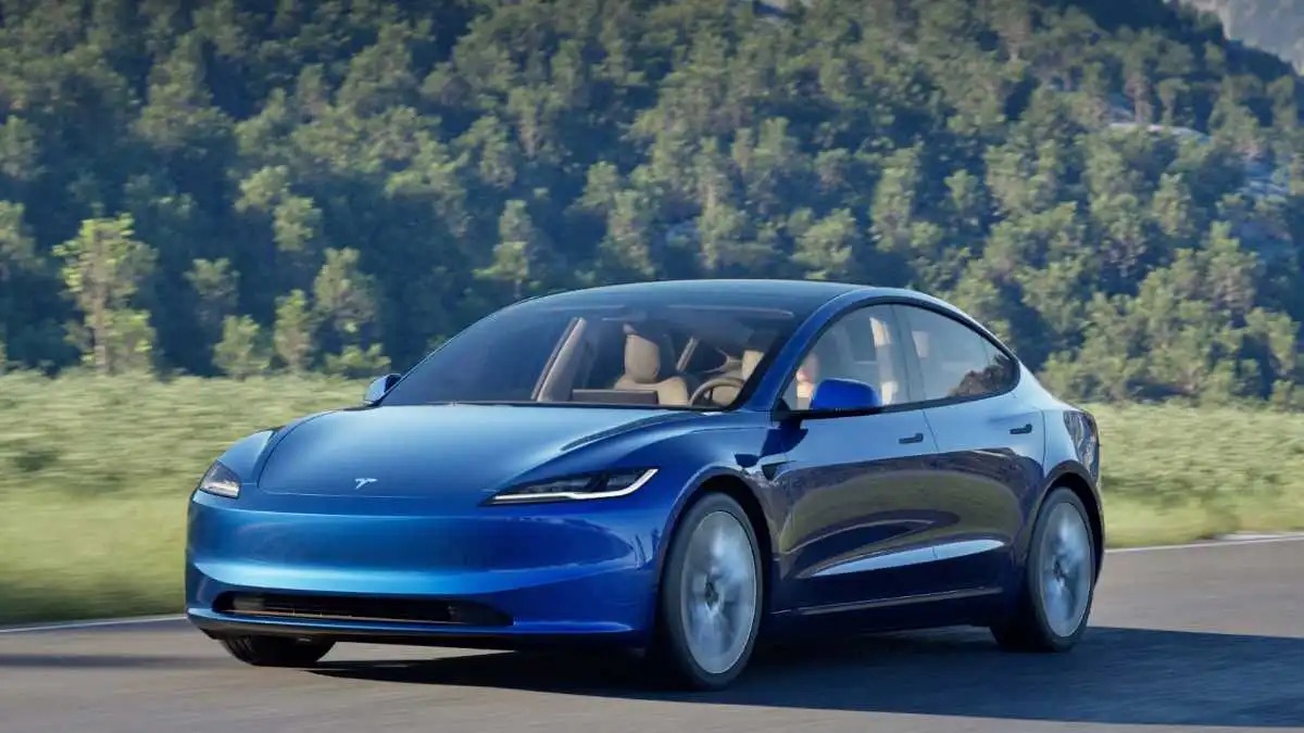 टेस्ला ने भारत में Model 3 की बुकिंग खोली, सोशल मीडिया पर मचा हंगामा #TeslaInIndia
