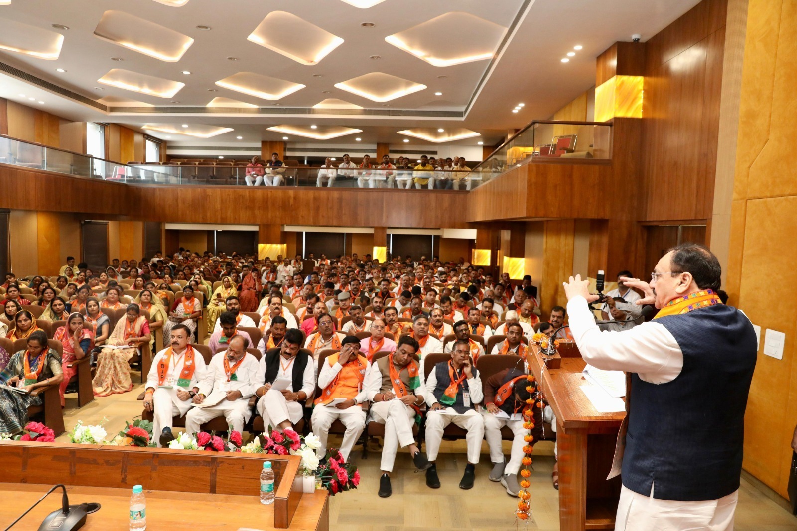 जेपी नड्डा ने कार्यकर्ताओं से कहा, कांग्रेस अमावस्या है, भाजपा पूर्णमासी, आमजन को बताए
