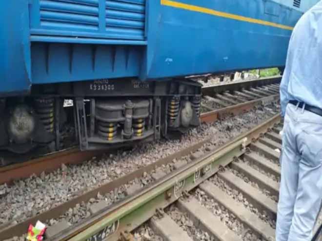 रेल न्यूज : रायपुर में मालगाड़ी के पहिए पटरी से उतरे, दो ट्रेनें हुई प्रभावित, मौके पर पहुंचे अधिकारी