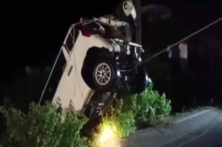 राजस्थान : दर्दनाक हादसा, उफनते नाले में गिरी कार, सवार 5 लोग बहे, 3 लापता