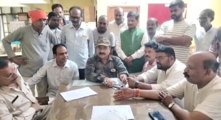 MP: जबलपुर में फेसबुक पर कांग्रेस नेता ने की महिलाओं पर टिप्पणी, भाजपा नेता पहुंचे थाना