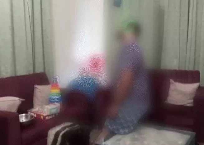 यूपी : 4 साल के बेटे को जहर देकर पति-पत्नी ने फांसी लगाई, कारोबारी का पूरा परिवार खत्म