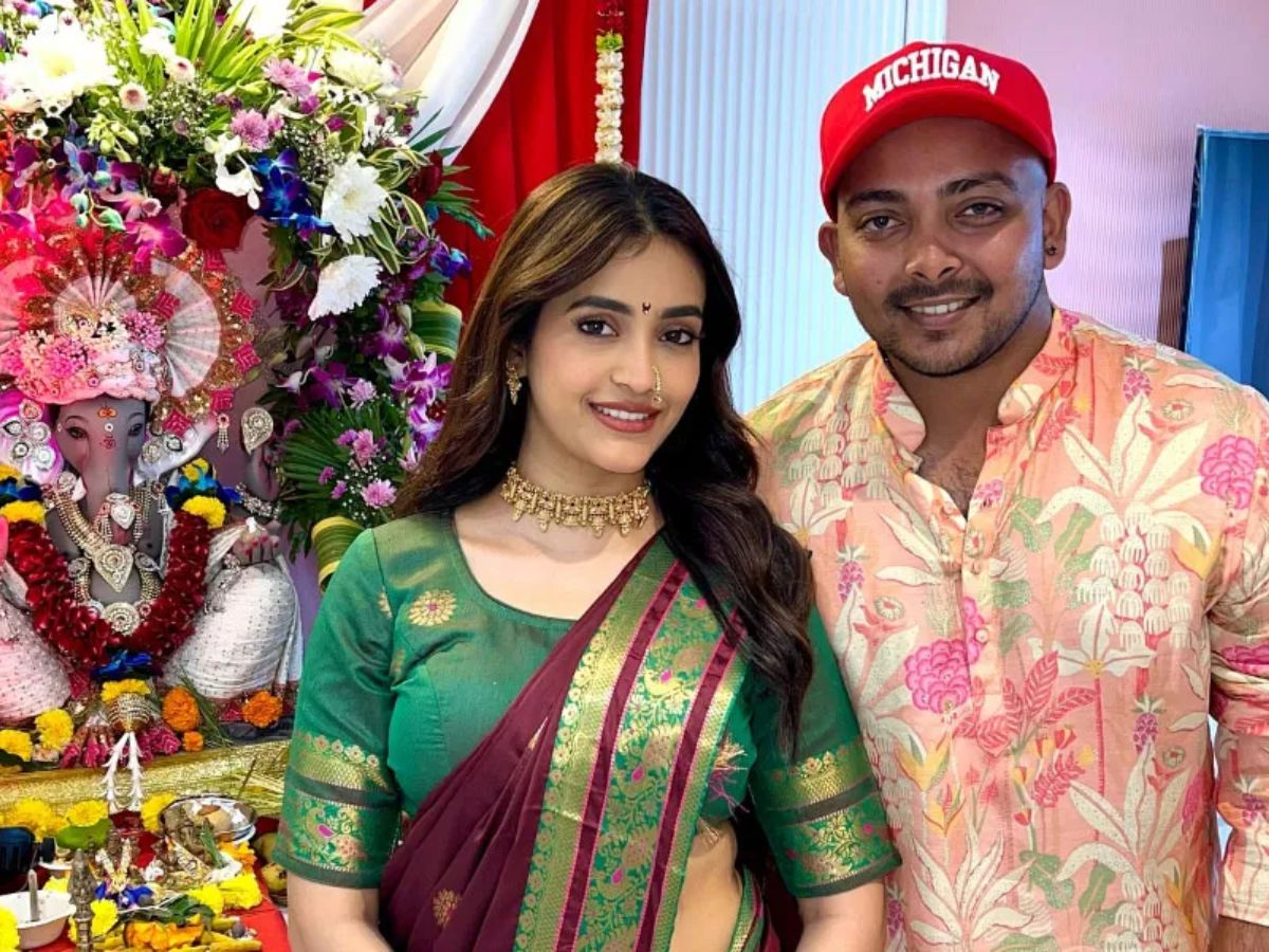 क्रिकेटर पृथ्वी शॉ का गणेश चतुर्थी सेलिब्रेशन, क्या उभर रहा है नया रोमांटिक जुड़ाव?