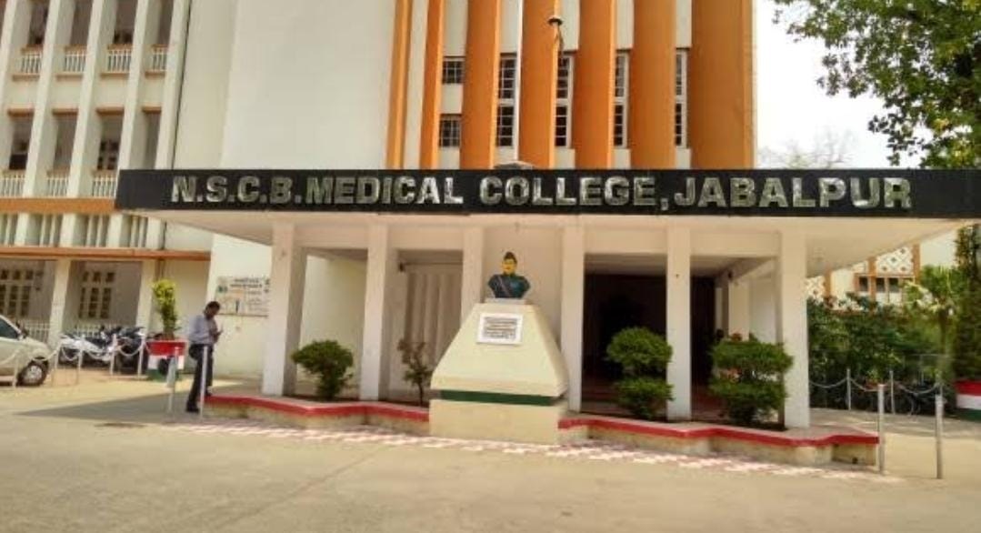 जबलपुर शासकीय नेताजी सुभाषचंद्र बोस मेडिकल कॉलेज विवाद: इंटर्न डॉक्टरों के समर्थन में चला #JusticeForInterns ट्रेंड