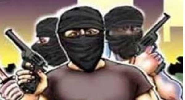 जबलपुर: 6 नकाबपोश बदमाशों ने मोबाइल-मोटरसाइकिल छीनी