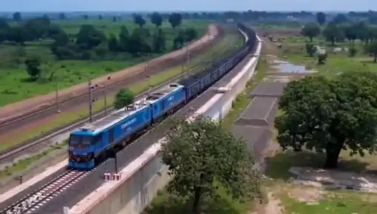 MP: कटनी में देश का सबसे लम्बा रेलवे फ्लाई ओवर तैयार, 130 किमी की गति से दौड़ी मालगाड़ी, सफर रहा ट्रायल