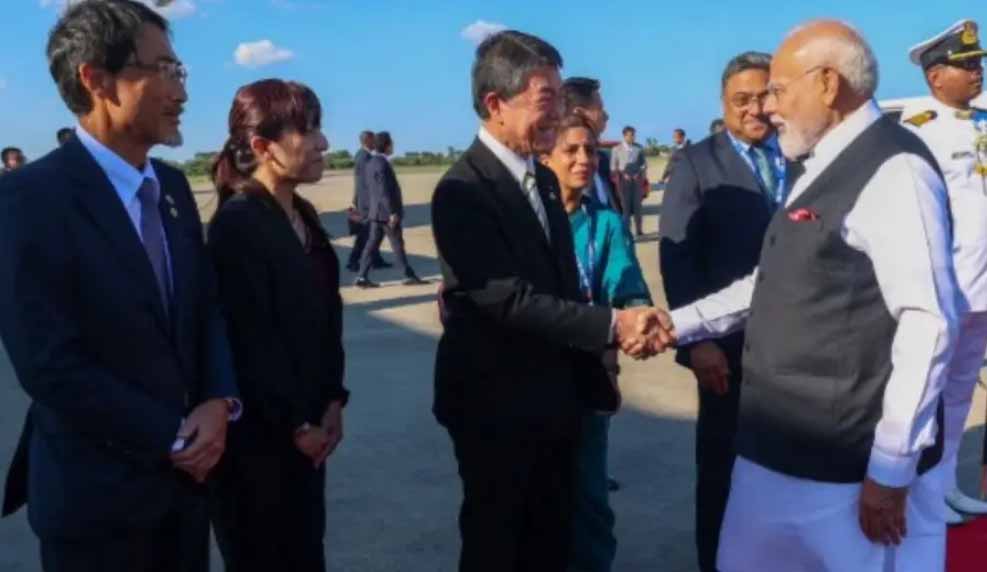 चीन पहुंचे पीएम मोदी, स्वागत में बिछाया रेड कारपेट