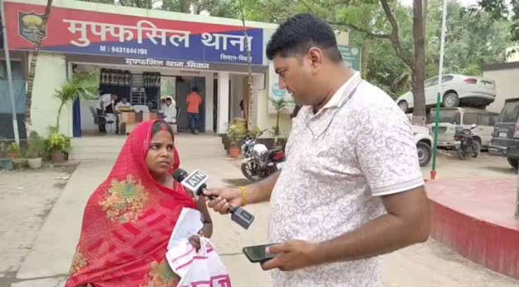 ओएमजी: मुर्गी के मारने जाने पर महिला पहुंची थाने, बोली- लिखो एफआईआर