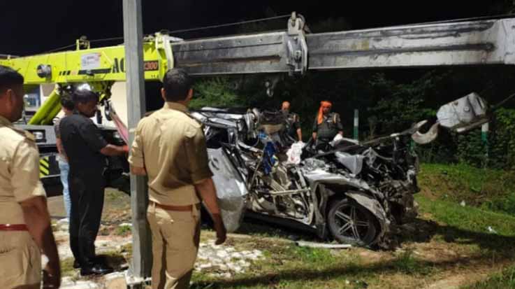 यूपी के एक्सप्रेसवे पर सड़क हादसा. आगे चल रहे ट्रक में घुसी कार, 3 की दर्दनाक मौत