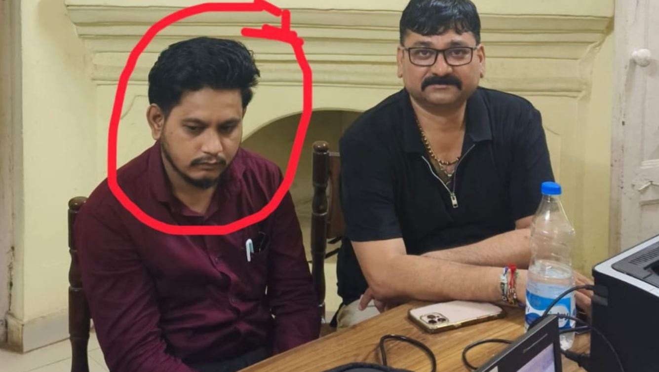 किसान से रिश्वत ले रहा था समिति प्रबंधक रंगे हाथ पकड़ा गया, जबलपुर लोकायुक्त की टीम ने दी दबिश