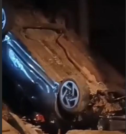 एमपी: जबलपुर से मंडला लौट रहे युवकों की कार मील के पत्थर से टकराई, एक की मौत, तीन गंभीर