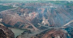 झारखंड के धनबाद में बड़ा हादसा: 6 मजदूरों को लेकर जा रही सर्विस वैन 300 फीट गहरी खाई में गिरी