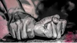 बिहार : स्टेशन में ट्रेन का इंतजार कर रही महिला को बंदूक के बल पर उठाया, किया गैंग रेप