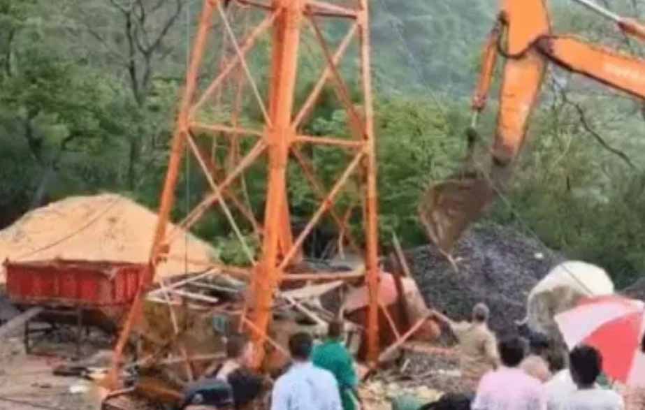गुजरात के पंचमहल में बड़ा हादसा, पावागढ़ पहाड़ी मंदिर में कार्गो रोपवे टूटने से 6 लोगों की मौत