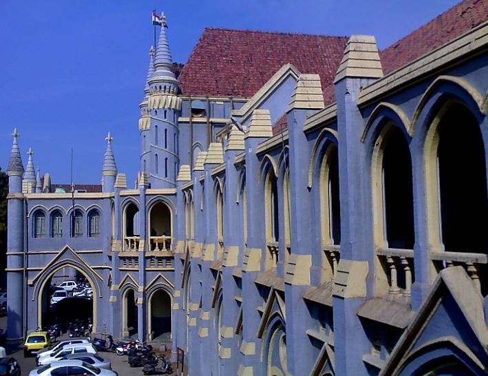 हाईकोर्ट ने जबलपुर ऑर्डिनेंस फैक्ट्री की 30 याचिकाएं खारिज की, केंद्र पर लगाया 3 लाख का जुर्माना