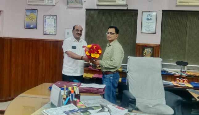 जबलपुर : डबलूसीआरईयू के महामंत्री मुकेश गालव ने DRM से भेंट, की, रेल कर्मचारियों की HRMS सहित अनेक मुद्दों को हल करने की चर्चा