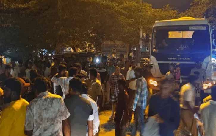 कर्नाटक : गणपति विसर्जन शोभा यात्रा में पत्थरबाजी से अफरातफरी, 8 लोग घायल, 21 गिरफ्तार