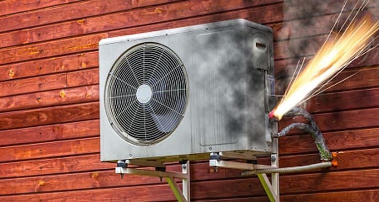 यूपी के फरीदाबाद के एसी यूनिट में शार्ट सर्किट से भड़की आग, जबलपुर के दंपति व बेटी की मौत