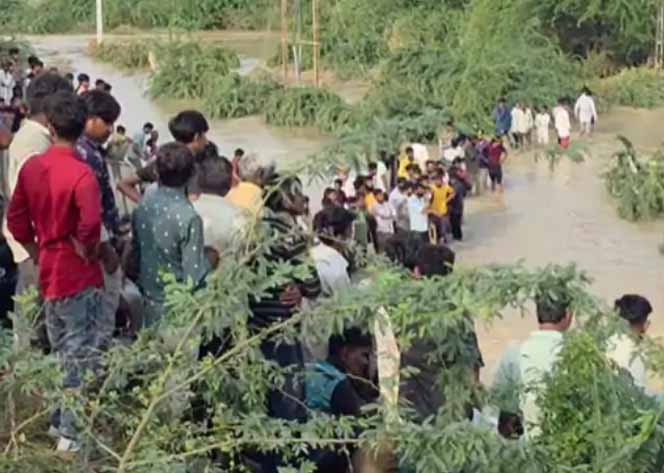 गुजरात में बड़ा हादसा : नदी में नहा रहे 12 युवक डूबे, दो की मौत, 6 को बचाया गया, 4 लापता