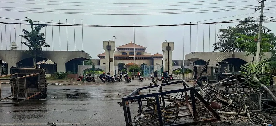 गहरे असमंजस और हिंसा के बीच पुनः काठमांडू में कर्फ्यू लगा