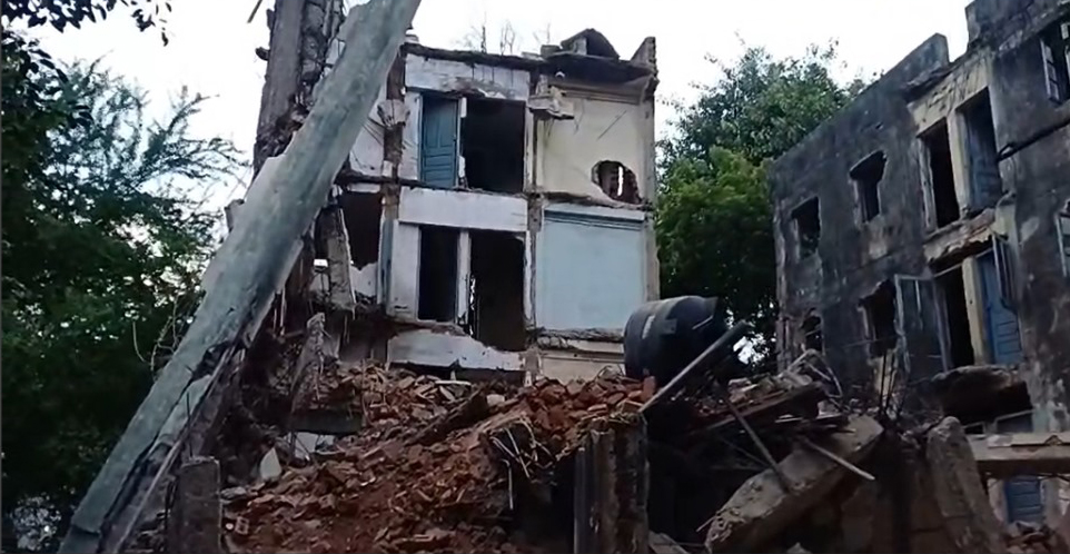 जबलपुर के विजयनगर में बड़ा हादसा: बीएसएनएल की चार मंजिला इमारत हुई धड़ाम, एक घायल