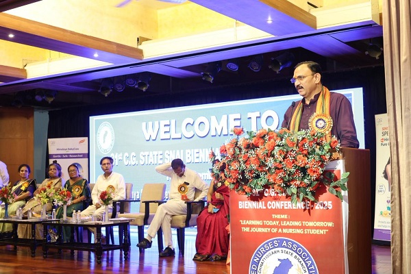 अपने जान की परवाह किए बिना काम करती हैं नर्सेस: स्वास्थ्य मंत्री श्री श्याम बिहारी जायसवाल