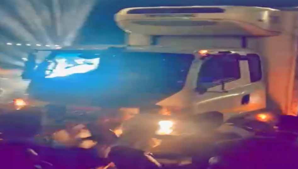 कर्नाटक : गणेश विसर्जन जुलूस में अनियंत्रित ट्रक घुसा, 9 की मौत, 20 से ज्यादा गंभीर घायल