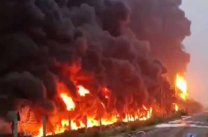 गुजरात : फैक्ट्री बनी आग का गोला, आसमान में छाया काला धुआं, 2 मजदूरों की दर्दनाक मौत, कई घायल