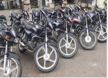 जबलपुर से चोरी किए गए दो पहिया वाहन दमोह मिले, पुलिस की गिरफ्त में आए तीन शातिर चोर
