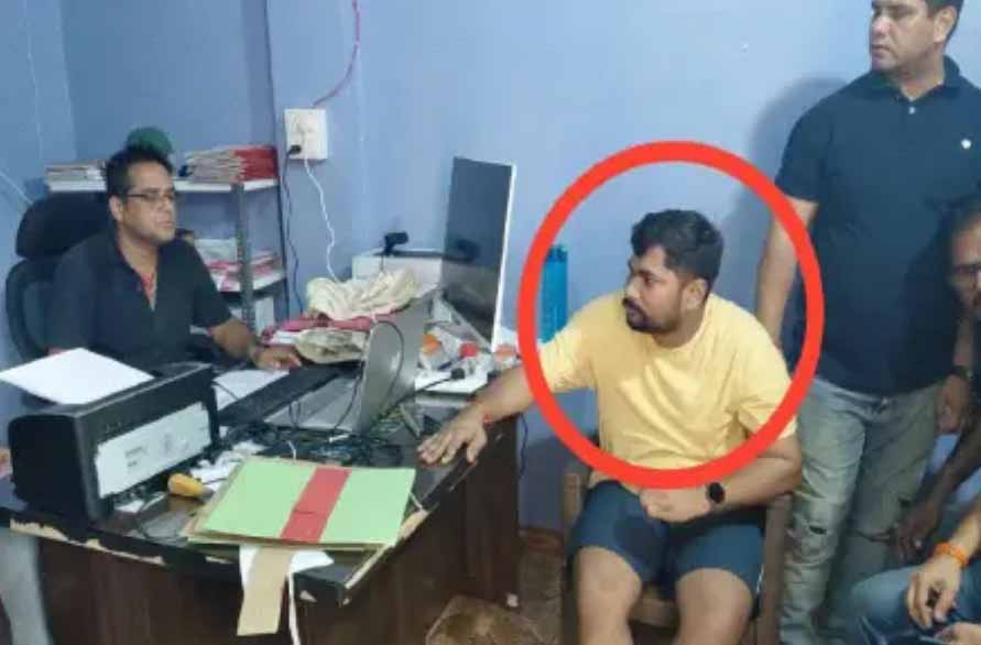 एमपी: सागर लोकायुक्त की दमोह में कार्रवाई, सरपंच से रिश्वत लेते सब इंजीनियर को रंगे हाथों पकड़ा