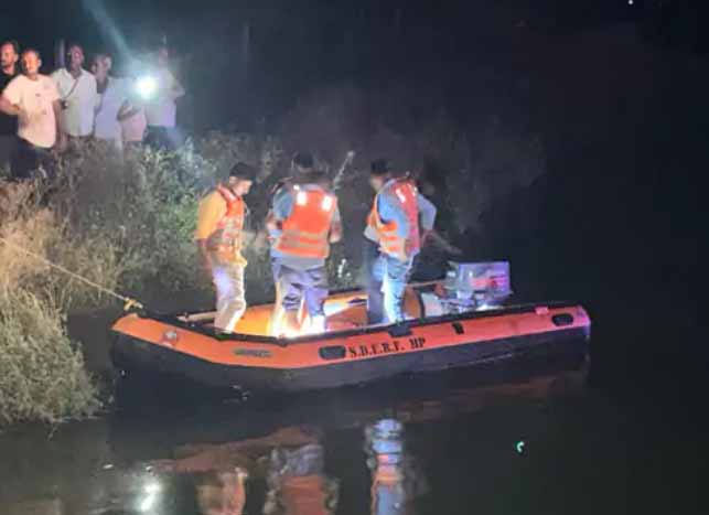 एमपी : बोलेरो की टक्कर से नहर में गिरे बाइक सवार, तीन युवकों की मौत, मिले शव