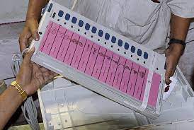 बिहार चुनाव: अब रंगीन तस्वीरें और बड़े फॉन्ट वाले बैलेट पेपर होंगे EVM पर
