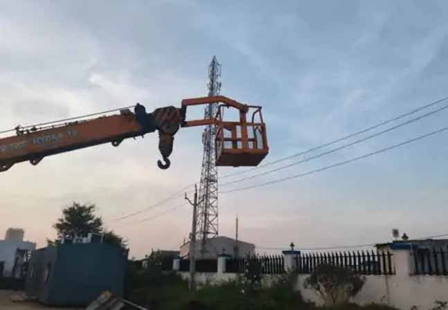 गुजरात में बड़ा हादसा : 11000 वोल्ट के करंट की चपेट में आए 8 मजदूर, 2 की मौत, 6 घायल