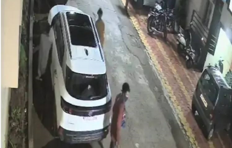 जबलपुर के राजुल ड्रीम सिटी में चोरों ने धावा बोला, 35 लाख रुपए से ज्यादा की चोरी, हथियारों के साथ सीसीटीवी कैमरे में कैद हुए