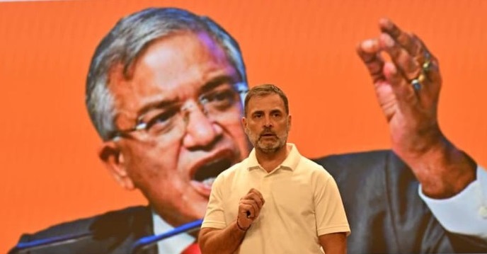 राहुल गांधी के आरोपों पर चुनाव आयोग की प्रतिक्रिया के साथ वोट चोरी विवाद गरमाया