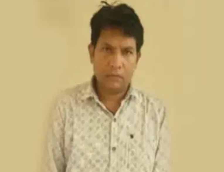 जबलपुर की ईओडबलू टीम ने डिंडोरी में किसान से 4 हजार की रिश्वत लेते पटवारी को पकड़ा