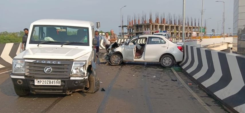 एमपी के सबसे बड़े फ्लाई ओवर में जीप-स्विफ्ट कार में भीषण भिड़ंत..!