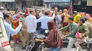 धार्मिक भावनाओं को भड़काने वाले सोशल मीडिया पोस्ट के बाद तनाव और पत्थरबाजी