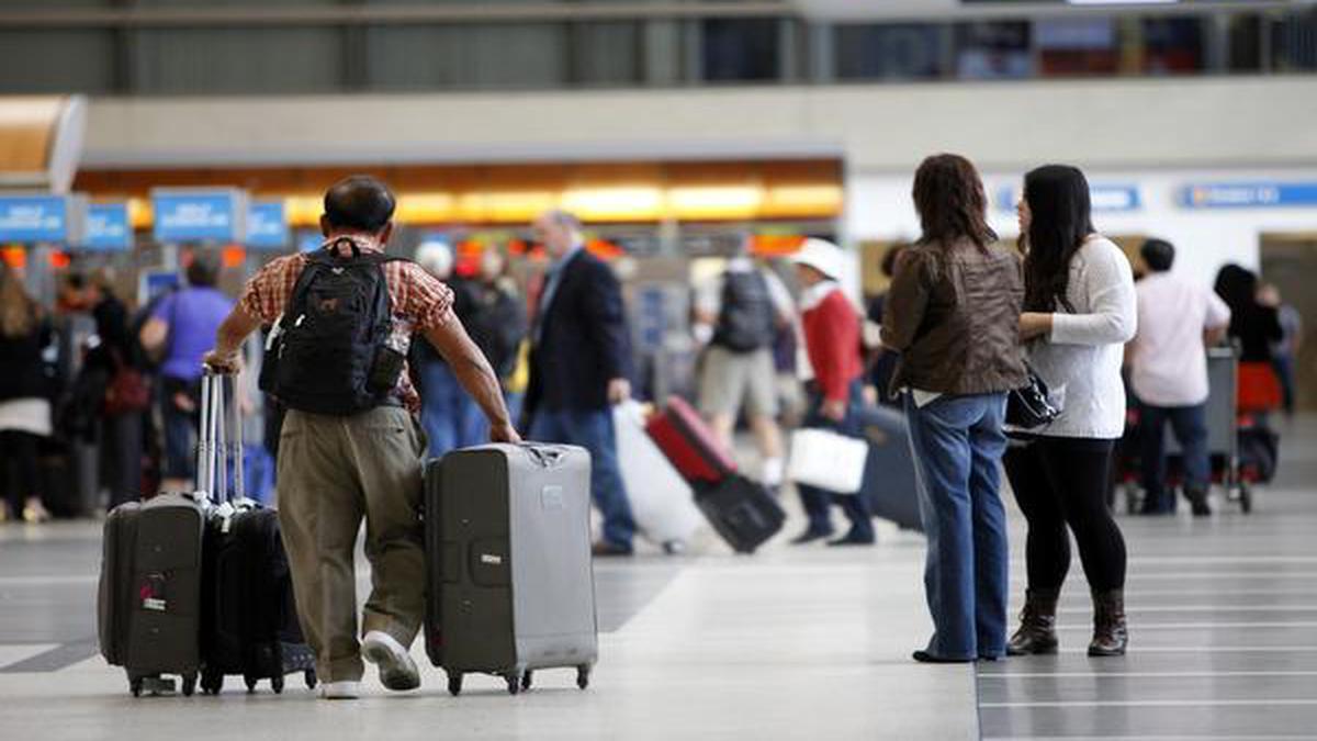 शुल्क वृद्धि के बाद दिवाली और शादियों के लिए भारत यात्रा रद्द कर हड़बड़ी में फंसे भारतीय H-1B वीजा धारक