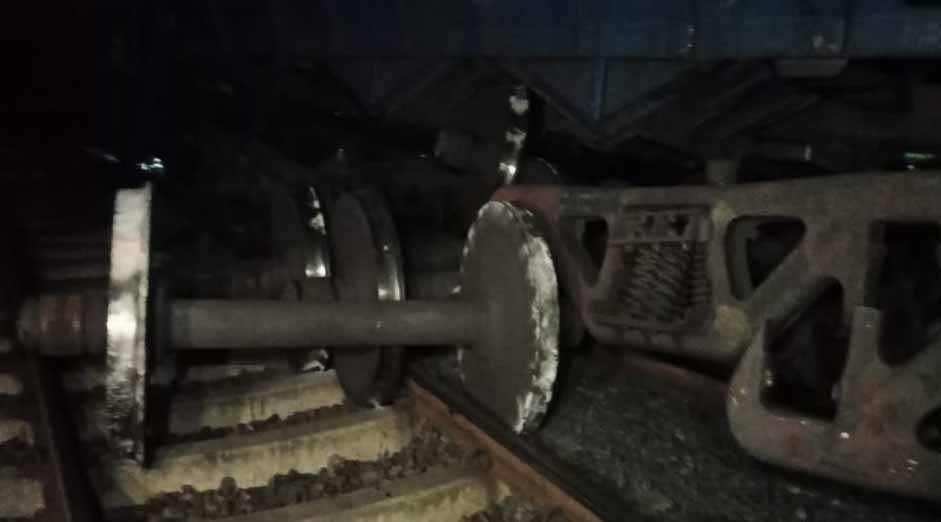 एमपी : अनूपपुर में मालगाड़ी का 2 डिब्बा पलटा, 4 पटरी से उतरा, कोयला लोडिंग के लिए जाते समय घटना