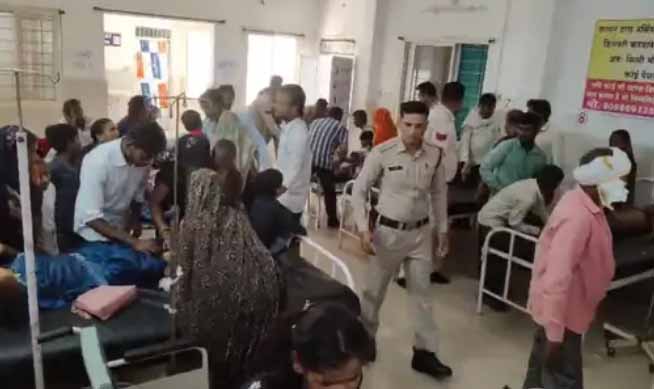 एमपी के सागर में ट्रैक्टर-ट्रॉली पलटी, 40 घायल हुए, पितृ मोक्ष अमावस्या पर नर्मदा स्नान के लिये जाते वक्त हादसा, 3 गंभीर