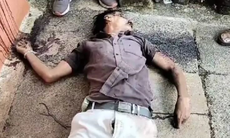 धारदार हथियार से हमला कर अधेड़ की नृशंस हत्या, दुकान के बाहर खून से लथपथ लाश मिली..!