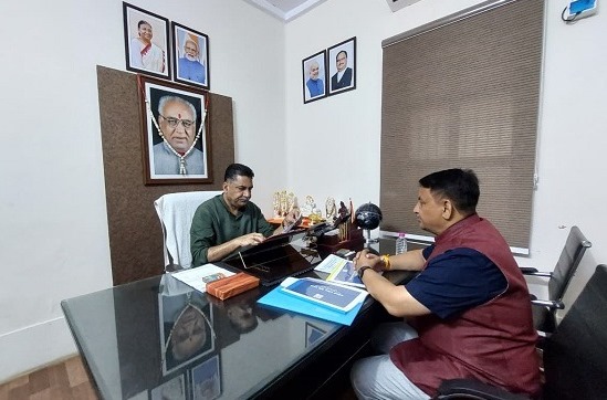 जबलपुर में प्रधानमंत्री विकसित भारत रोजगार योजना के क्रियान्वयन पर सांसद को दी विस्तृत जानकारी