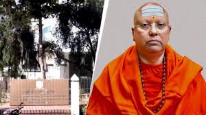 आश्रम में लड़कियों के साथ गंदी हरकर करता था स्वामी चैतन्यानंद, पोल खुलते ही हुआ फरार