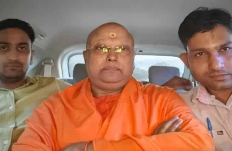 स्वामी चैतन्यानंद आगरा से गिरफ्तार, 17 छात्राओं के यौन शोषण का लगा है गंभीर आरोप