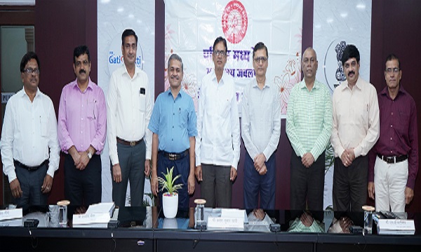 जबलपुर: पश्चिम मध्य रेलवे मुख्यालय के एक अधिकारी सहित 88 रेलकर्मी सेवानिवृत्त, प्रशासन ने दिये दस्तावेज