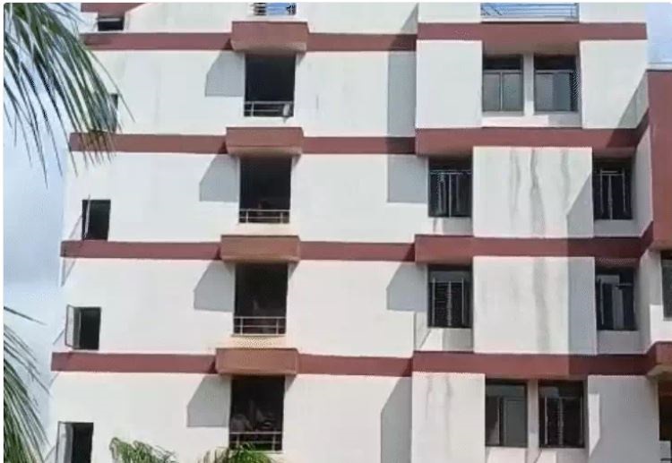 जबलपुर में ट्रिपल आईटी डीएम की बिल्डिंग से गिरकर छात्र की मौत..!