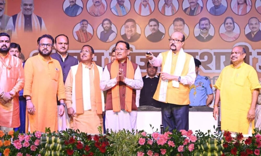 WRS कॉलोनी में रावण दहन, राज्यपाल और मुख्यमंत्री की उपस्थिति में उमड़ा उत्साह